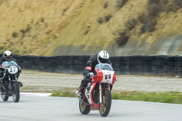 在跑道上快速驾驶意大利摩托车 Moto Guzzi Lemans — 图库照片