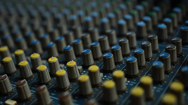 Close Mixer Som Áudio Com Botões Controles Deslizantes — Fotografia de Stock