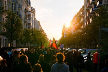 1 Mayıs 'ta Berlin sokaklarında protestocular
