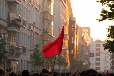1 Mayıs 'ta Berlin sokaklarında protestocular