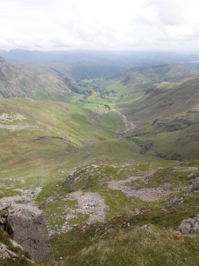 Cumbria 'daki Buruşuk Kayalıklar' daki Dil Vadisi 'nin dikey hava görüntüsü