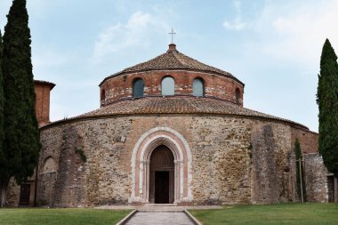 İtalya 'nın en eski Hıristiyan kiliselerinden biri olan Perugia, Umbria' daki San Michele Arcangelo 'nun dairesel binası.