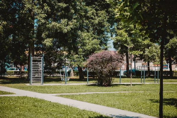 Belo Tiro Campos Grama Playground Árvores Parque — Fotografia de Stock