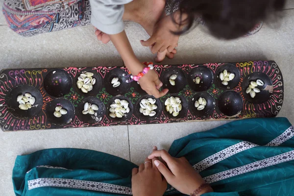 Una Vista Superior Dos Niñas Jugando Juego Tradicional Los Niños — Foto de Stock