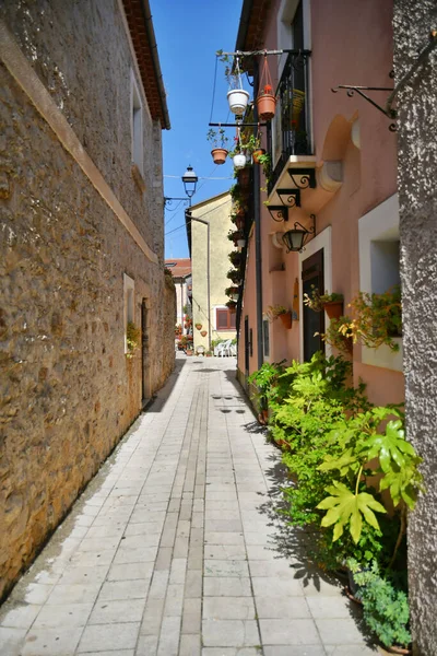 Una Stradina Tra Antiche Case Teggiano Borgo Medievale Tra Montagne — Foto Stock