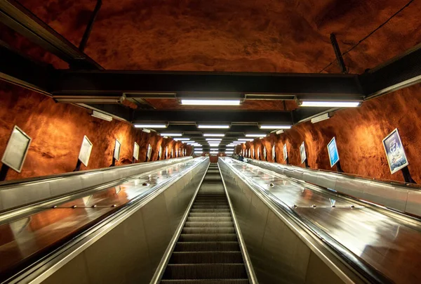 Una Scala Mobile Vuota Alla Metropolitana Radhuset Stoccolma — Foto Stock