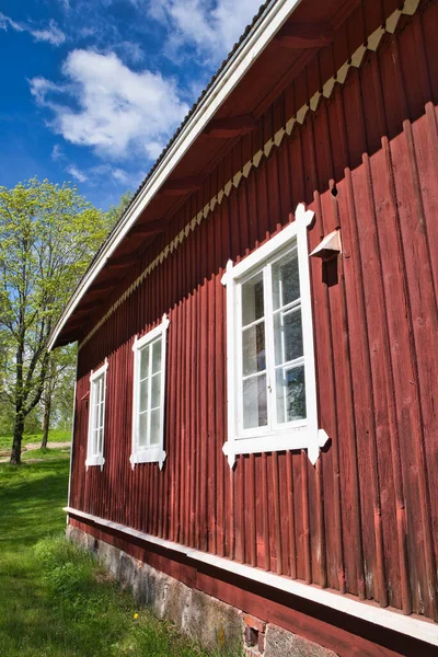 Weiße Fenster Alten Roten Holzhauswänden Außen Finnland — Stockfoto