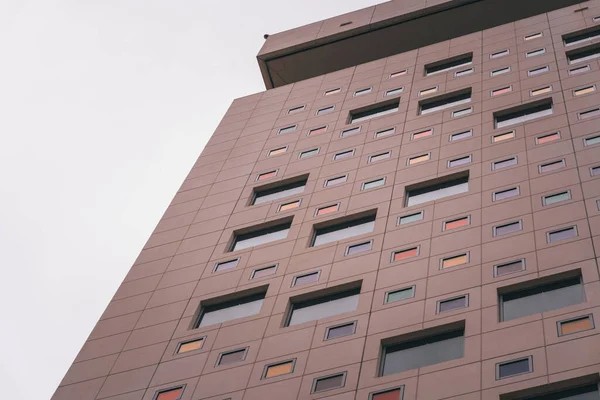 Tiro Ângulo Baixo Belo Edifício Moderno Durante Dia — Fotografia de Stock