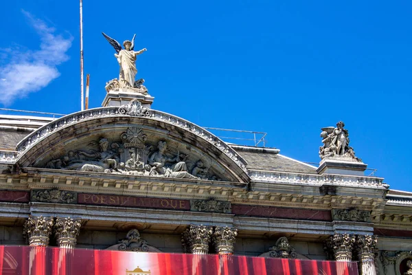 スイスのジュネーブ大劇場の装飾されたファサード — ストック写真