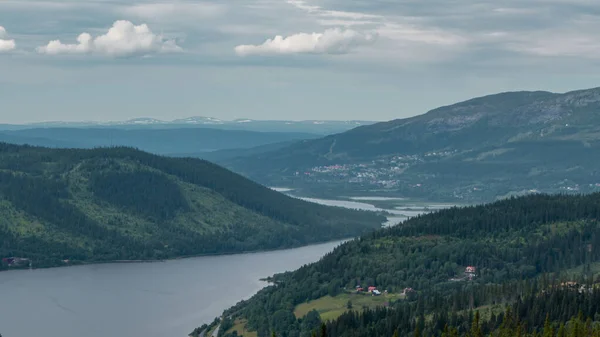 Uma Bela Vista Lago Entre Colinas Suécia — Fotografia de Stock