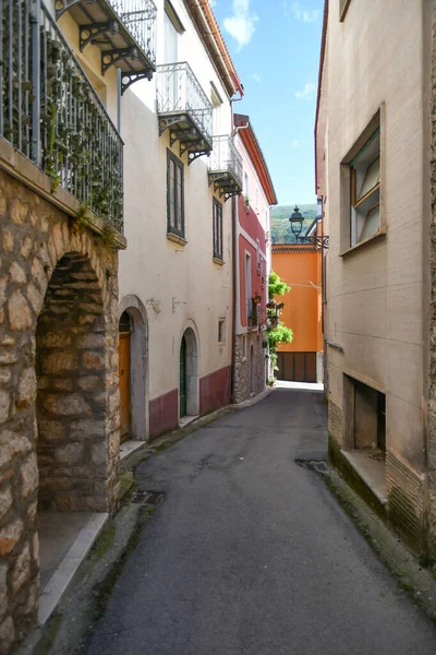 Een Smalle Straat Tussen Oude Huizen Van Teggiano Een Middeleeuws — Stockfoto