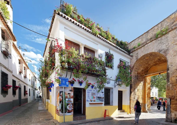 Vista Interior Portão Almodovar Cidade Velha Córdoba Durante Festival Flores — Fotografia de Stock