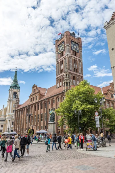 Vertical Shot Gothic Old Town Hall 13Th Century Tourists Enjoying — Stock Photo, Image