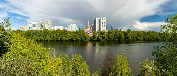 Una Panoramica Della Chiesa Tutti Santi Mosca Sulla Riva Fiume — Foto Stock