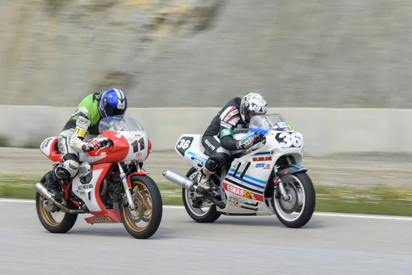 C快速意大利摩托车在赛道上 Moto Guzzi Lemans — 图库照片