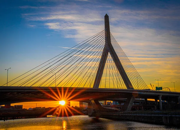 Leonard Zakim Bunker Hill Memorial Bridge Durante Tramonto Boston Massachusetts — Foto Stock