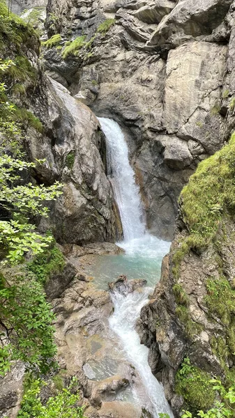 Een Verticaal Schot Van Waterval — Stockfoto