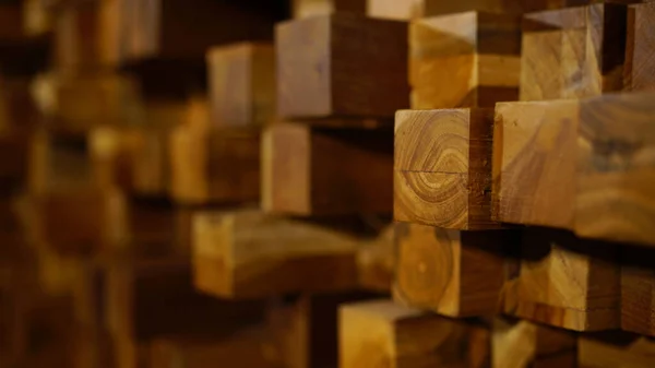 立方体に彫刻された木の質感のクローズアップショット — ストック写真
