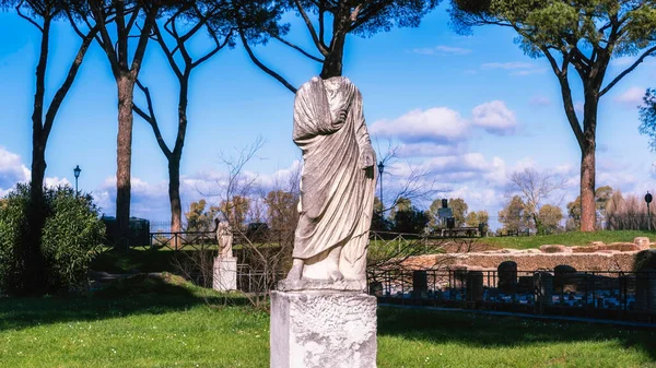 オスティア アンティカ Ostia Antica 古代ローマの港都市の位置するオスティアの近代的な町の近くにある大きな考古学遺跡です — ストック写真