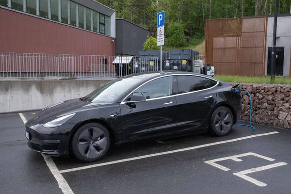 Static Shot Solid Black Tesla Model Dual Motor Charging Kople — Stock Photo, Image