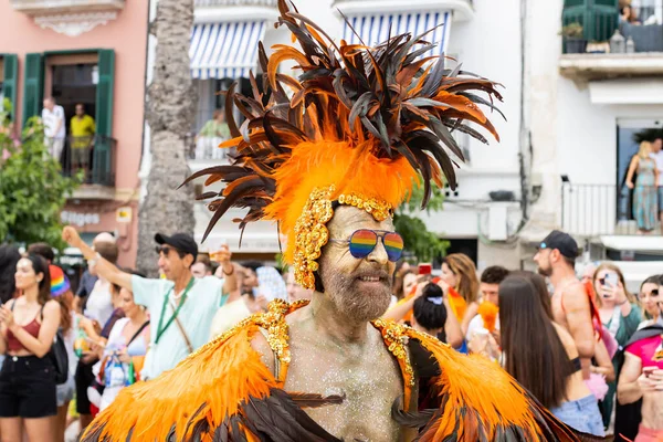 Sitges Hiszpania Czerwca 2022 Uśmiechnięty Mężczyzna Pomalowaną Twarzą Brodą Ubrany — Zdjęcie stockowe