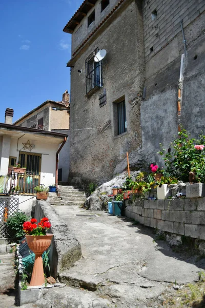 Una Stradina Tra Vecchie Case Marsicovetere Borgo Tra Montagne Del — Foto Stock