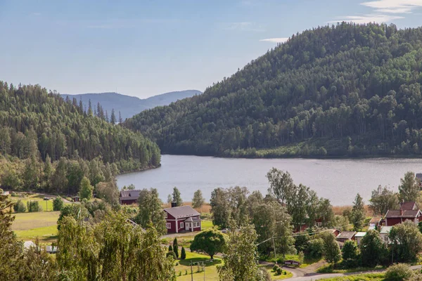 Krásný Výhled Jezero Mezi Kopci Švédsku — Stock fotografie