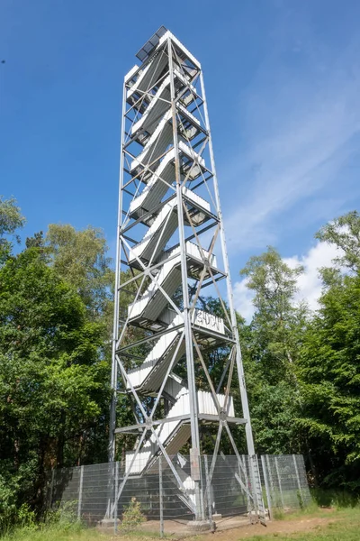 Eine Vertikale Aufnahme Eines Feuerwachtturms — Stockfoto
