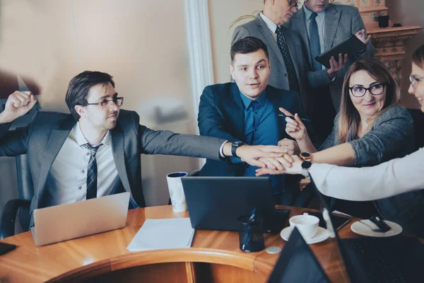 Trabajo Equipo Unir Las Manos Apoyar Juntos Concepto — Foto de Stock