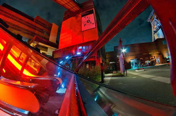 Uma Escada Rolante Iluminada Local Colisão Zollverein Noite — Fotografia de Stock