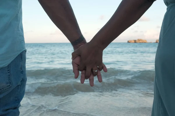 Een Prachtig Shot Van Een Koppel Dat Hand Hand Voor — Stockfoto