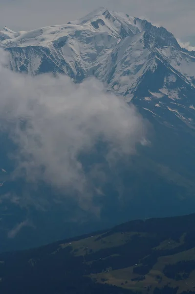 Mglisty Górski Krajobraz Alpach Francji — Zdjęcie stockowe