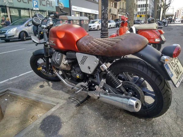 Motocicleta Clássica Estacionada Rua Moto Guzzi — Fotografia de Stock