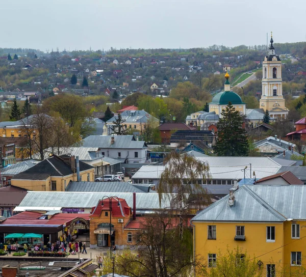 俄罗斯莫斯科州科洛姆纳市约翰福音派教堂钟楼的全景 — 图库照片