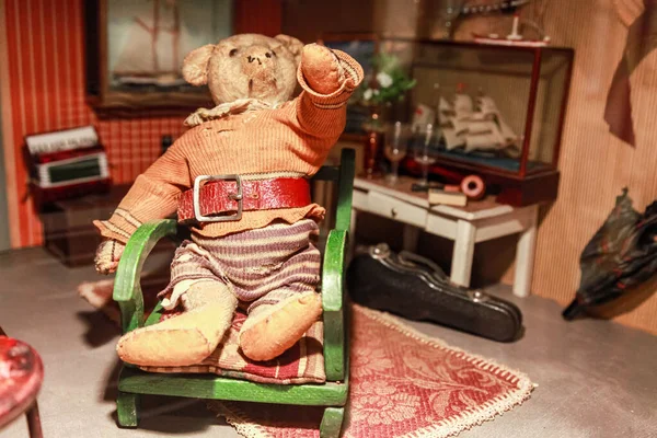 Skagen Teddy Bear Museum Miś Najbardziej Różnych Sytuacjach — Zdjęcie stockowe