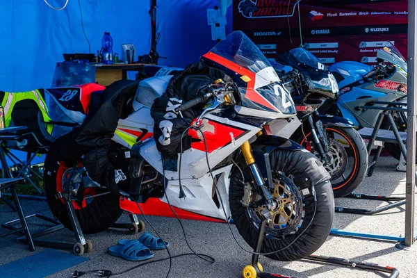 2022年5月14日オートバイレースのための訓練Xviii年スロバキア円C 2022 レースはまた 歴史的なレースオートバイのために発表されました — ストック写真