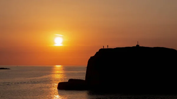 Silhouette Eines Großen Hügels Mit Sonnenuntergang Der Sich Meer Schweden — Stockfoto