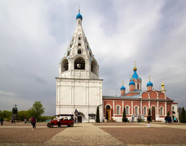 Domkyrkotorget Klocktornet Templet Tikhvinskaja Guds Moder Kolomna Kreml Ryssland Molnig — Stockfoto