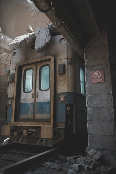 Representación Vertical Tren Subterráneo Bajo Las Lluvias Una Estación Abandonada —  Fotos de Stock
