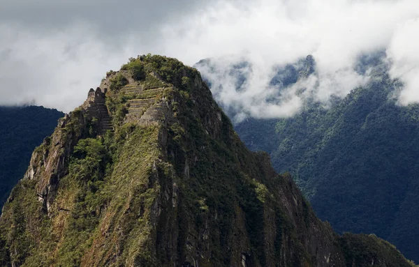 秘鲁马丘比丘山和云的美丽风景 — 图库照片