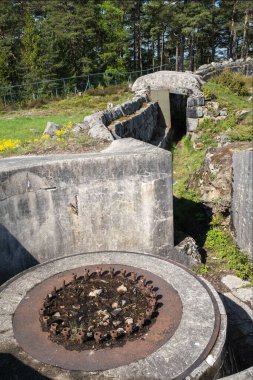 Sarpsborg, Norveç - 20 Mayıs 2022 Ravneberget Kalesi Sarpsborg 'un kuzeyinde yer almaktadır ve Greaker Kalesi ile birlikte Sarpsborg Kalesi' nin bir parçasıdır.