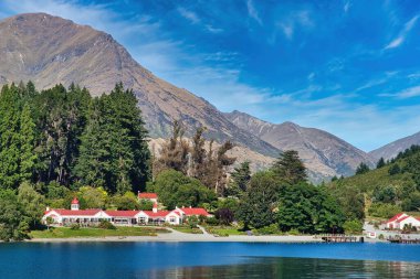 Yeni Zelanda, Queenstown yakınlarındaki Walter Peak Çiftliği 'nin TSS Earnslaw' ından güzel bir manzara.