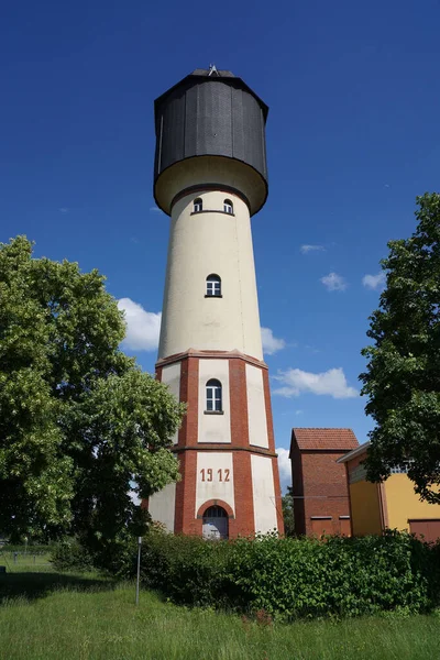 Historyczna Wieża Ciśnień Wahlersee Hanau Grossauheim Niemcy Przeciwko Błękitnemu Niebu — Zdjęcie stockowe