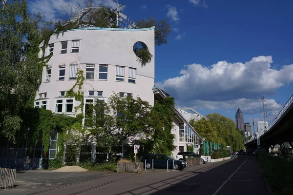 Het Oekohaus Frankfurt Gebouwd 1992 Pionier Ecologische Duurzame Architectuur Zonnig — Stockfoto