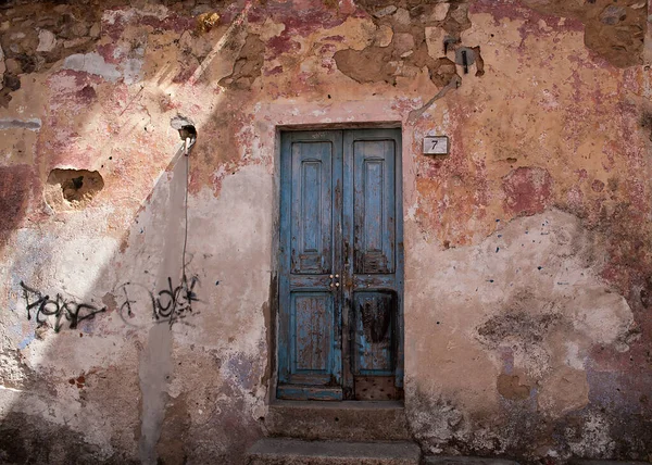 Una Vista Exterior Antiguo Edificio Con Una Puerta Madera Mallorca —  Fotos de Stock