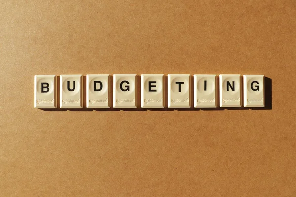 Scrabble Letters Spellen Het Woord Budgeting Hoofdletters Met Een Kleine — Stockfoto