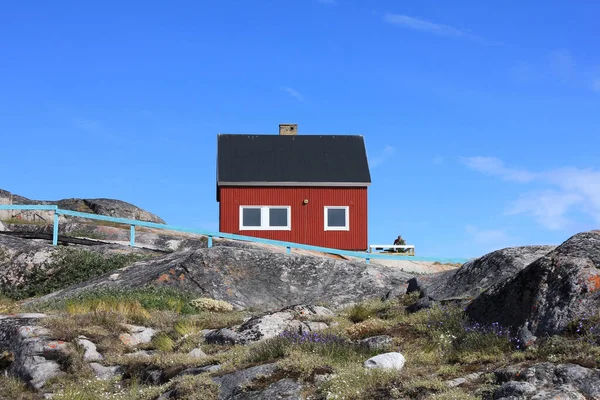 Juli 2011 Oqaatsut Grönland Rotes Haus Abgelegener Arktischer Siedlung Rodebay — Stockfoto