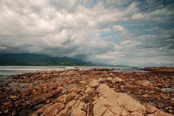 Skalnaté Dno Při Odlivu Nebo Skalnaté Pláži Mysu Uvita Kostarika — Stock fotografie