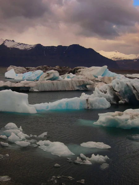 Uma Vista Vertical Lagoa Glaciar Jokulsarlon Islândia — Fotografia de Stock