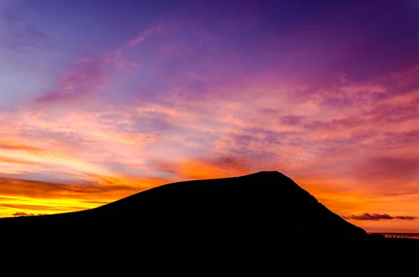 Puesta Sol Océano Atlántico Con Una Montaña Segundo Plano Medano —  Fotos de Stock